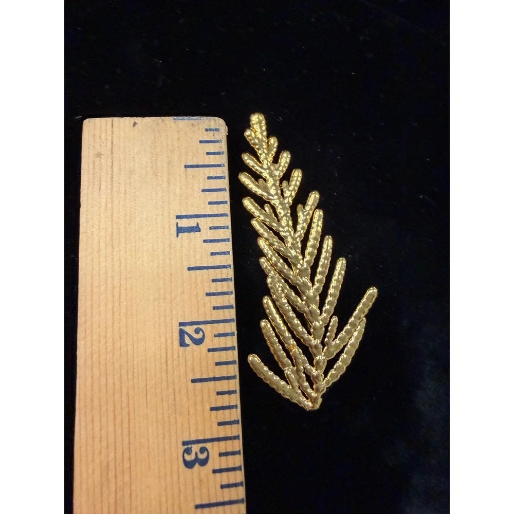 Vintage Gold Tone Cedar Pine Branch Brooch Botanical Nature Pin Textured Leaf